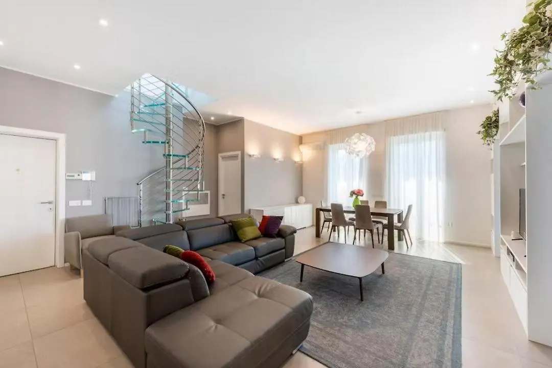 Appartamento Readhostprofile! Luxury Penthouse Near Duomo Milano Italia