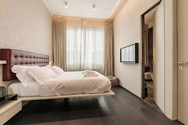Readhostprofile! Luxury Penthouse Near Duomo Daire Milano 0*,