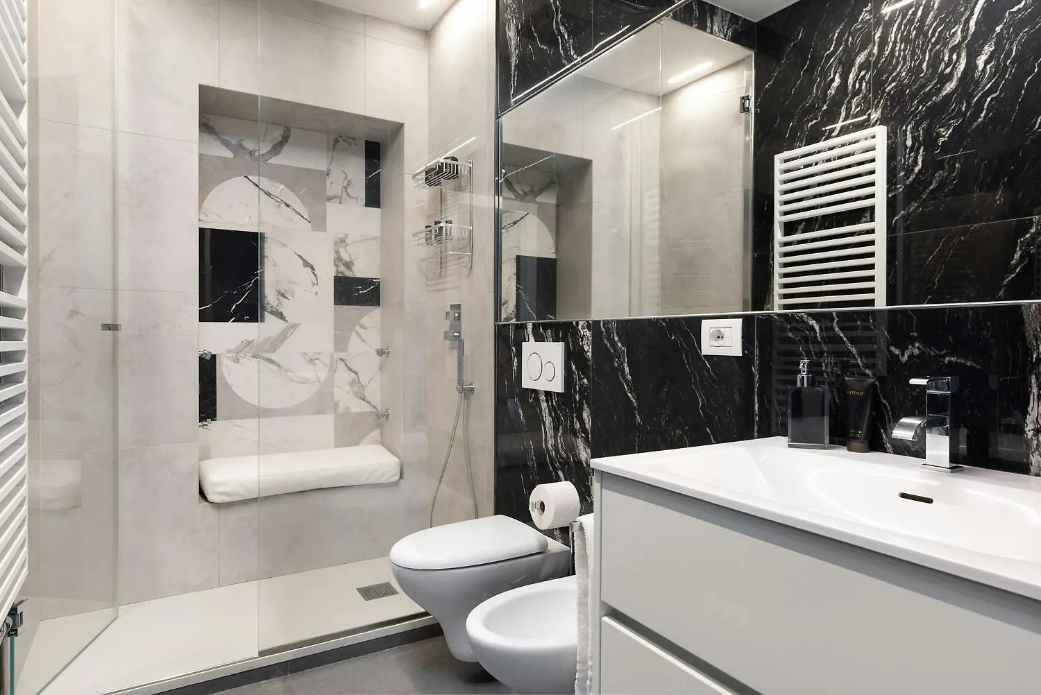 Appartamento Readhostprofile! Luxury Penthouse Near Duomo Milano 0*,  Italia
